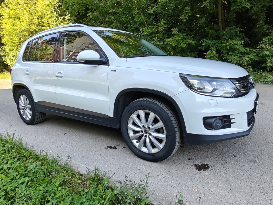 Volkswagen Tiguan I рестайлинг, 2016 год, 2 000 000 рублей, 2 фотография