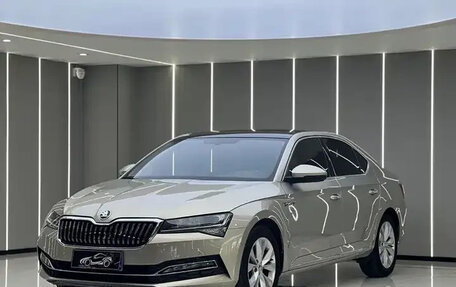 Skoda Superb III рестайлинг, 2022 год, 1 576 000 рублей, 1 фотография