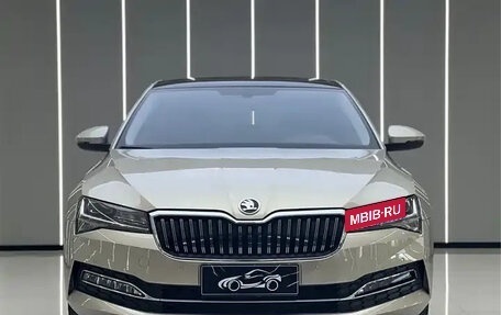 Skoda Superb III рестайлинг, 2022 год, 1 576 000 рублей, 2 фотография