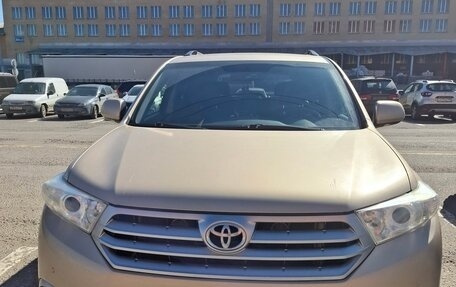 Toyota Highlander III, 2012 год, 2 449 000 рублей, 1 фотография