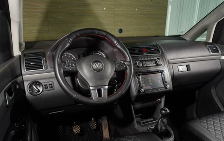 Volkswagen Touran III, 2011 год, 798 000 рублей, 6 фотография
