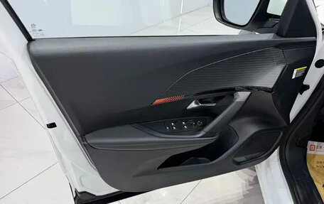 Peugeot 2008 II, 2022 год, 1 700 000 рублей, 12 фотография