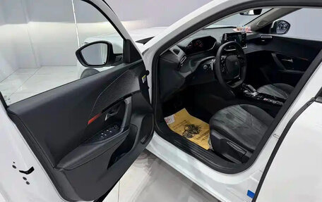 Peugeot 2008 II, 2022 год, 1 700 000 рублей, 7 фотография