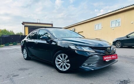 Toyota Camry, 2018 год, 2 099 000 рублей, 2 фотография