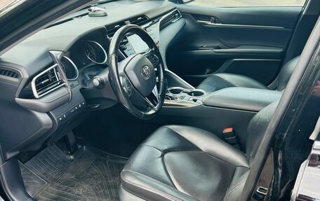 Toyota Camry, 2018 год, 2 099 000 рублей, 6 фотография