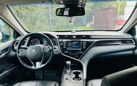 Toyota Camry, 2018 год, 2 099 000 рублей, 10 фотография