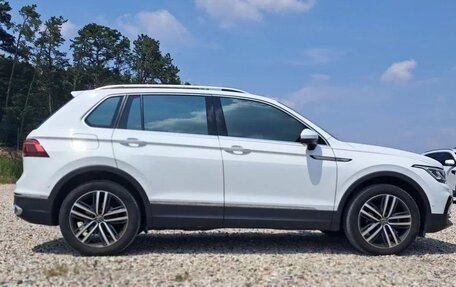 Volkswagen Tiguan II, 2023 год, 2 900 000 рублей, 4 фотография