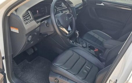 Volkswagen Tiguan II, 2023 год, 2 900 000 рублей, 10 фотография
