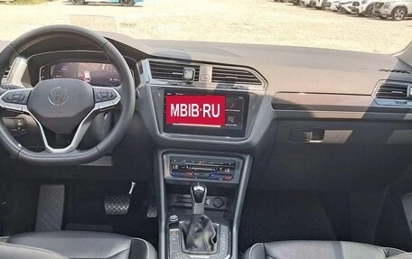 Volkswagen Tiguan II, 2023 год, 2 900 000 рублей, 9 фотография