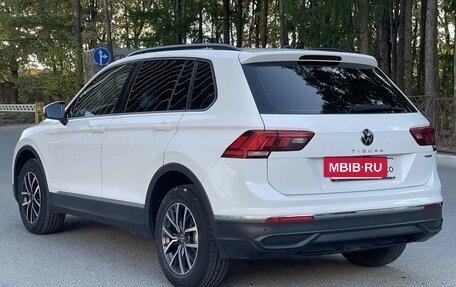 Volkswagen Tiguan II, 2021 год, 2 880 000 рублей, 4 фотография