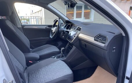 Volkswagen Tiguan II, 2021 год, 2 880 000 рублей, 10 фотография