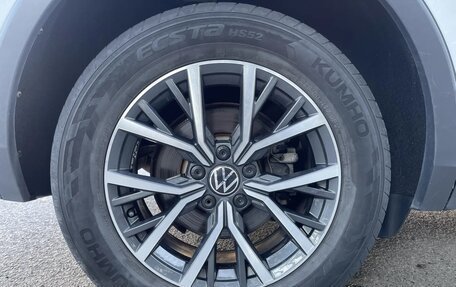 Volkswagen Tiguan II, 2021 год, 2 880 000 рублей, 18 фотография