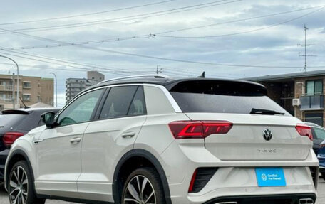 Volkswagen T-Roc I, 2023 год, 1 890 000 рублей, 5 фотография