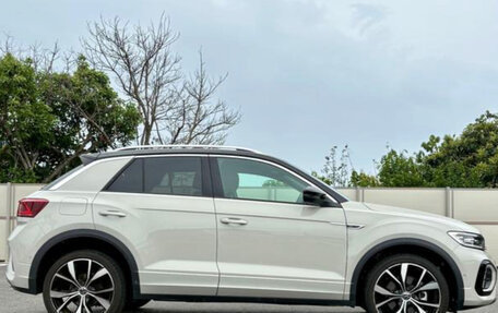 Volkswagen T-Roc I, 2023 год, 1 890 000 рублей, 6 фотография
