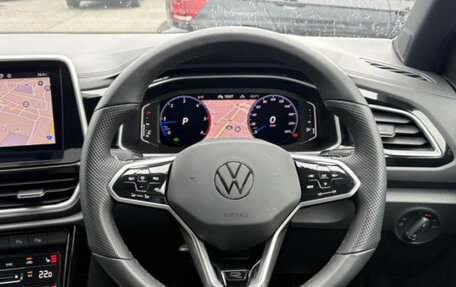 Volkswagen T-Roc I, 2023 год, 1 890 000 рублей, 10 фотография