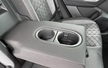 Volkswagen T-Roc I, 2023 год, 1 890 000 рублей, 21 фотография