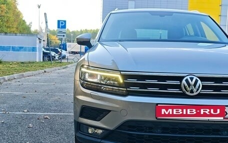 Volkswagen Tiguan II, 2018 год, 2 950 000 рублей, 2 фотография