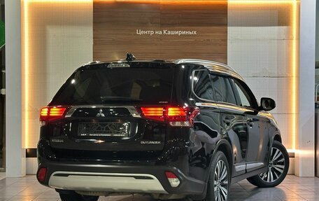 Mitsubishi Outlander III рестайлинг 3, 2020 год, 2 399 900 рублей, 4 фотография