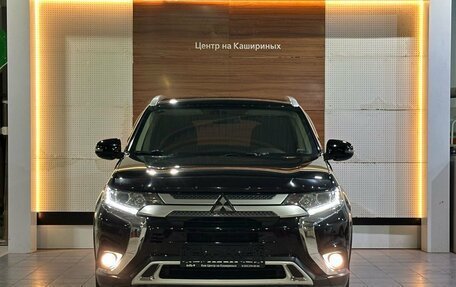 Mitsubishi Outlander III рестайлинг 3, 2020 год, 2 399 900 рублей, 2 фотография