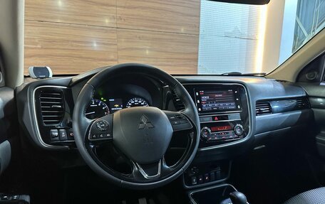 Mitsubishi Outlander III рестайлинг 3, 2020 год, 2 399 900 рублей, 7 фотография