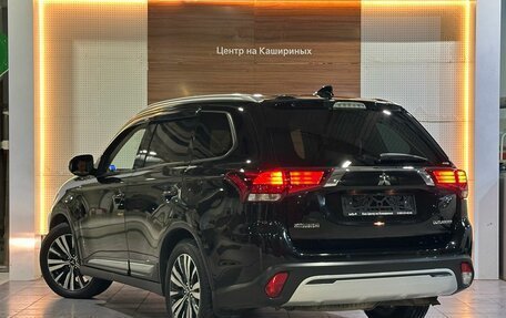 Mitsubishi Outlander III рестайлинг 3, 2020 год, 2 399 900 рублей, 6 фотография