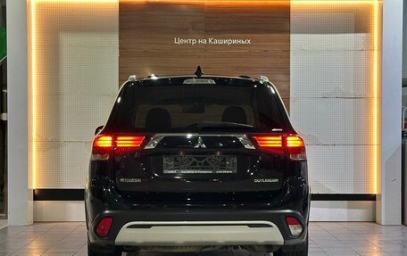 Mitsubishi Outlander III рестайлинг 3, 2020 год, 2 399 900 рублей, 5 фотография