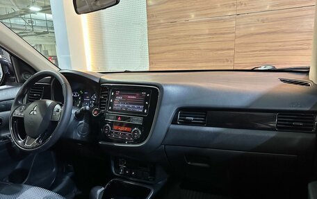 Mitsubishi Outlander III рестайлинг 3, 2020 год, 2 399 900 рублей, 9 фотография