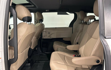 Toyota Sienna, 2021 год, 4 999 000 рублей, 13 фотография