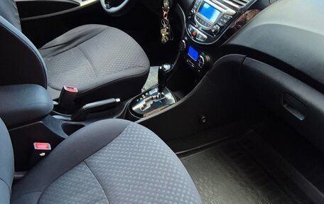 Hyundai Solaris II рестайлинг, 2011 год, 555 000 рублей, 2 фотография