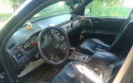 Mercedes-Benz E-Класс, 1995 год, 280 000 рублей, 5 фотография