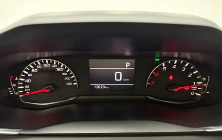 Peugeot 2008 II, 2023 год, 1 350 000 рублей, 11 фотография