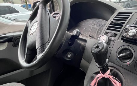 Volkswagen Transporter T5 рестайлинг, 2004 год, 650 000 рублей, 7 фотография