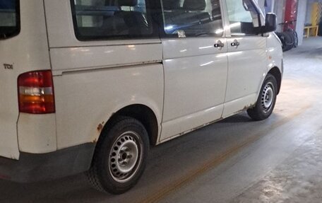 Volkswagen Transporter T5 рестайлинг, 2004 год, 650 000 рублей, 2 фотография