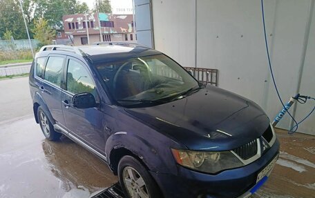 Mitsubishi Outlander III рестайлинг 3, 2007 год, 690 000 рублей, 2 фотография
