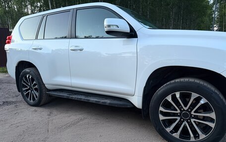 Toyota Land Cruiser Prado 150 рестайлинг 2, 2011 год, 2 450 000 рублей, 2 фотография