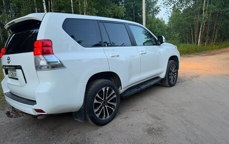 Toyota Land Cruiser Prado 150 рестайлинг 2, 2011 год, 2 450 000 рублей, 3 фотография