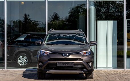 Toyota RAV4, 2017 год, 1 895 000 рублей, 2 фотография