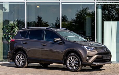 Toyota RAV4, 2017 год, 1 895 000 рублей, 3 фотография