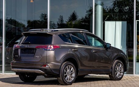 Toyota RAV4, 2017 год, 1 895 000 рублей, 6 фотография