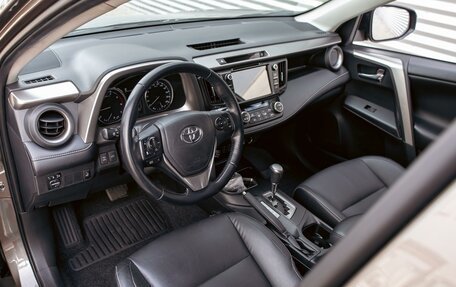 Toyota RAV4, 2017 год, 1 895 000 рублей, 13 фотография