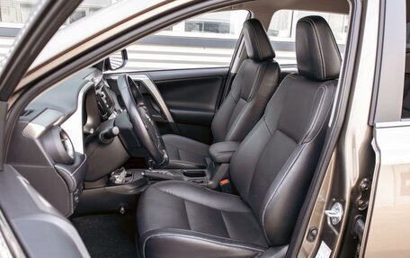 Toyota RAV4, 2017 год, 1 895 000 рублей, 11 фотография