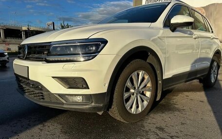 Volkswagen Tiguan II, 2017 год, 2 100 000 рублей, 2 фотография