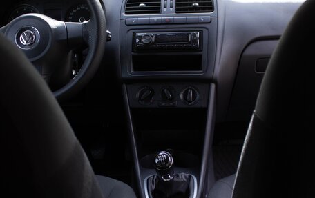 Volkswagen Polo VI (EU Market), 2011 год, 545 000 рублей, 23 фотография