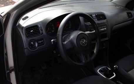 Volkswagen Polo VI (EU Market), 2011 год, 545 000 рублей, 34 фотография