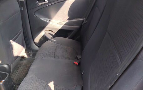 Hyundai Solaris II рестайлинг, 2015 год, 700 000 рублей, 9 фотография