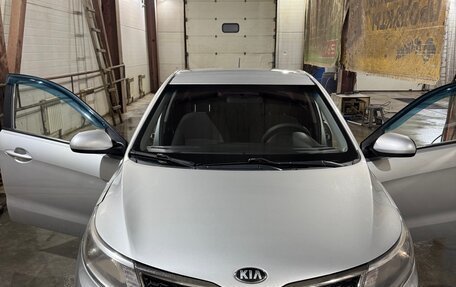 KIA Rio III рестайлинг, 2015 год, 560 000 рублей, 2 фотография