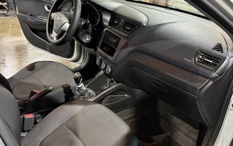 KIA Rio III рестайлинг, 2015 год, 560 000 рублей, 16 фотография