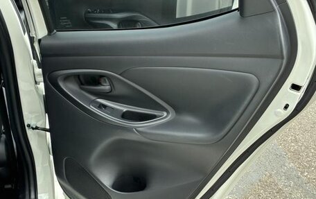 Toyota Yaris, 2021 год, 850 017 рублей, 28 фотография