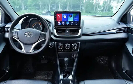 Toyota Yaris XP150 рестайлинг, 2022 год, 1 050 000 рублей, 10 фотография