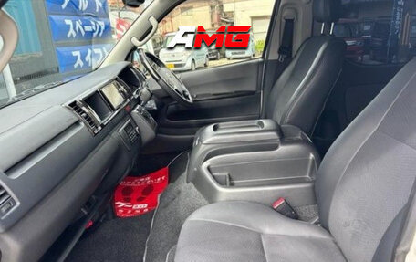 Toyota HiAce H200, 2017 год, 4 640 000 рублей, 3 фотография